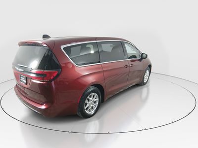 2023 Chrysler Pacifica — photo 7 view