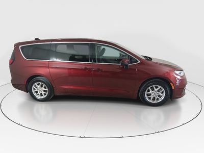 2023 Chrysler Pacifica — photo 8 view