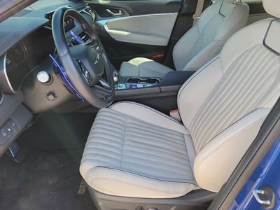 2025 Genesis G70 - Photo 3