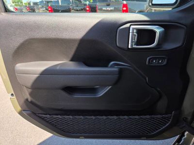 2026 Jeep Wrangler — photo 14 view