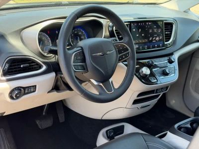 2023 Chrysler Pacifica - Photo 11