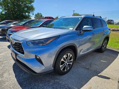 2022 Toyota Highlander — rear three-quarter view