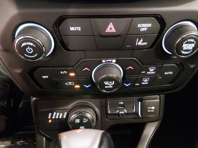 2023 Jeep Renegade - Photo 19
