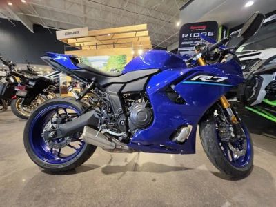 2026 Yamaha YZF-R7 — front three-quarter view