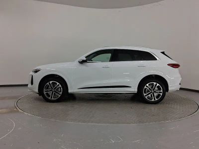 2026 2025 Q5 SUV - Photo 2