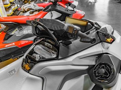 2026 Sea-Doo GTX Limited 325 White Pearl Premium - Photo 3