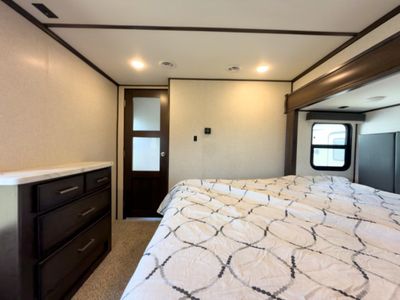 2021 Dutchmen RV Atlas - Photo 17
