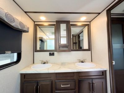 2021 Dutchmen RV Atlas - Photo 23