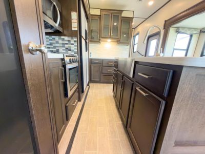 2021 Dutchmen RV Atlas - Photo 33