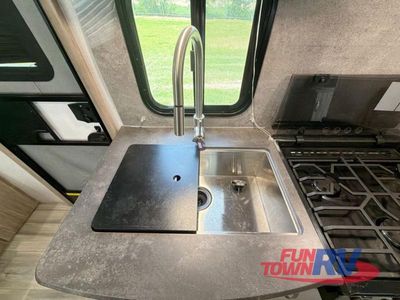2022 Winnebago Industries Towables Micro Minnie FLX - Photo 13