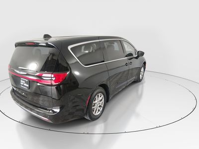 2024 Chrysler Pacifica — photo 7 view