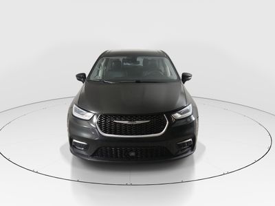 2024 Chrysler Pacifica — side profile view