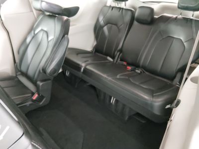 2024 Chrysler Pacifica — photo 18 view
