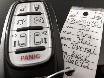 2024 Chrysler Pacifica — photo 15 view