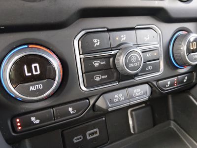 2024 Chevrolet Suburban - Photo 18