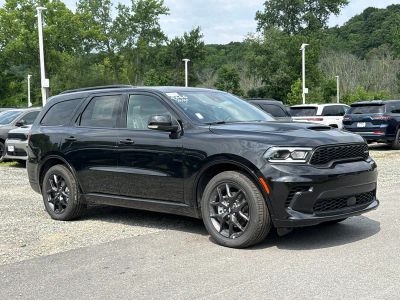 2026 Dodge Durango GT Plus HEMI V8 in Db Black Clearcoat — front three-quarter view