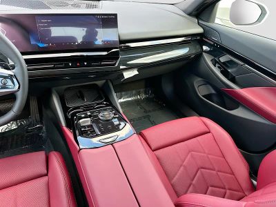 2026 BMW 5 Series — photo 18 view