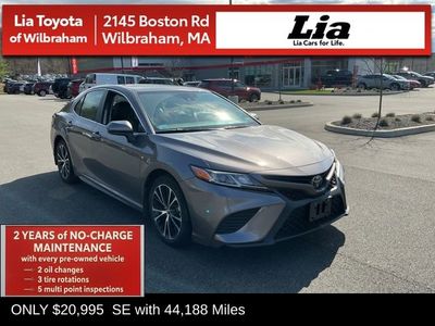 2019 Toyota Camry SE - Photo 2