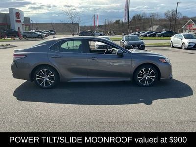 2019 Toyota Camry SE - Photo 3