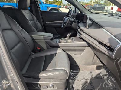 2024 Cadillac XT4 — photo 10 view