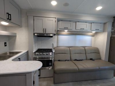 2025 Coachmen Leprechaun 260QB - Ford — detail view