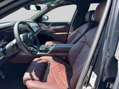 2025 BMW i7 - Photo 12