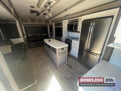 2021 Montana 3121RL - Photo 9