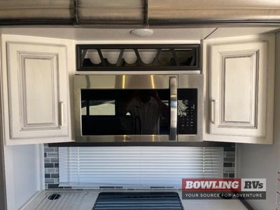 2021 Montana 3121RL - Photo 16