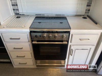 2021 Montana 3121RL - Photo 15