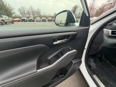 2023 Toyota Highlander Hybrid — photo 21 view