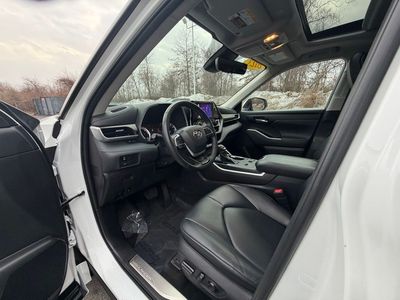 2023 Toyota Highlander Hybrid — photo 15 view