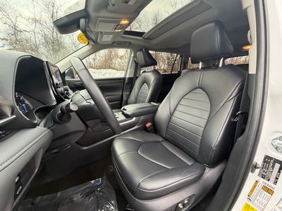 2023 Toyota Highlander Hybrid — photo 17 view