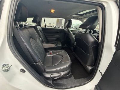 2023 Toyota Highlander Hybrid — photo 25 view