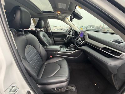 2023 Toyota Highlander Hybrid — photo 19 view