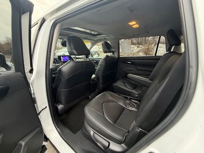 2023 Toyota Highlander Hybrid — photo 22 view