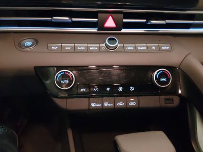 2024 Hyundai Elantra - Photo 18