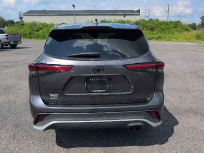 2022 Toyota Highlander — interior view