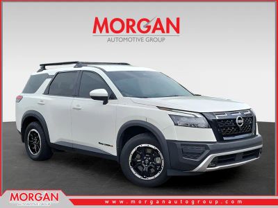 2024 Nissan Pathfinder Rock Creek in White — front three-quarter view