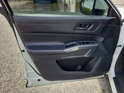 2024 Nissan Pathfinder — photo 9 view