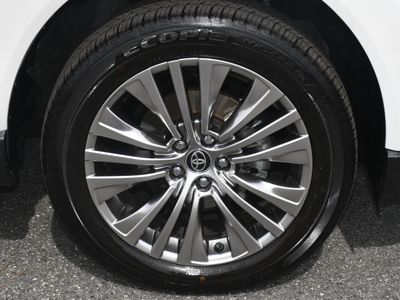 2024 Toyota Venza - Photo 23