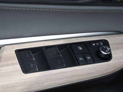 2024 Toyota Venza - Photo 11