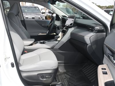 2024 Toyota Venza - Photo 22