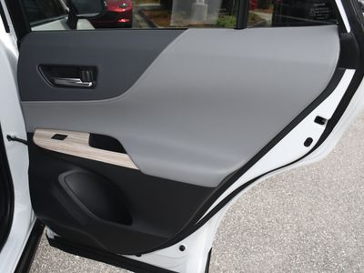 2024 Toyota Venza - Photo 21