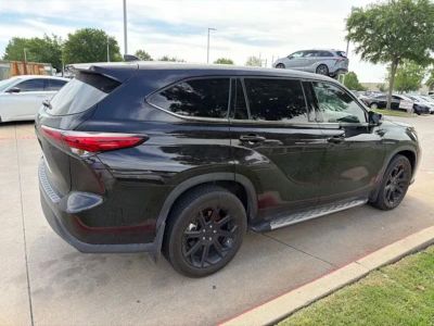 2022 Toyota Highlander - Photo 2