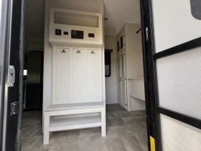 2025 Coachmen Brookstone - Photo 5