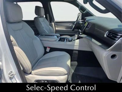 2025 Jeep Wagoneer L — photo 19 view