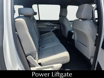 2025 Jeep Wagoneer L — photo 18 view