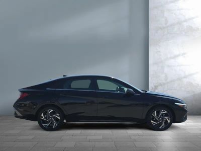 2026 Hyundai Elantra — photo 7 view