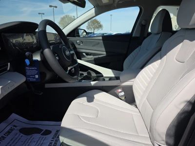 2026 Hyundai Elantra — photo 9 view