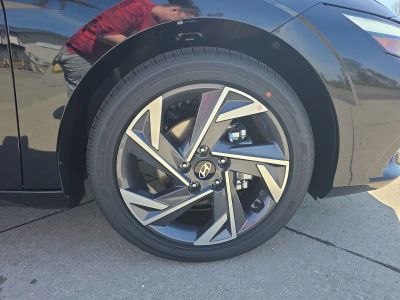 2026 Hyundai Elantra — photo 16 view